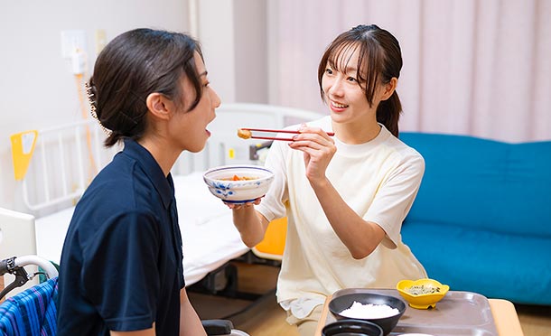 食事介助を体験する